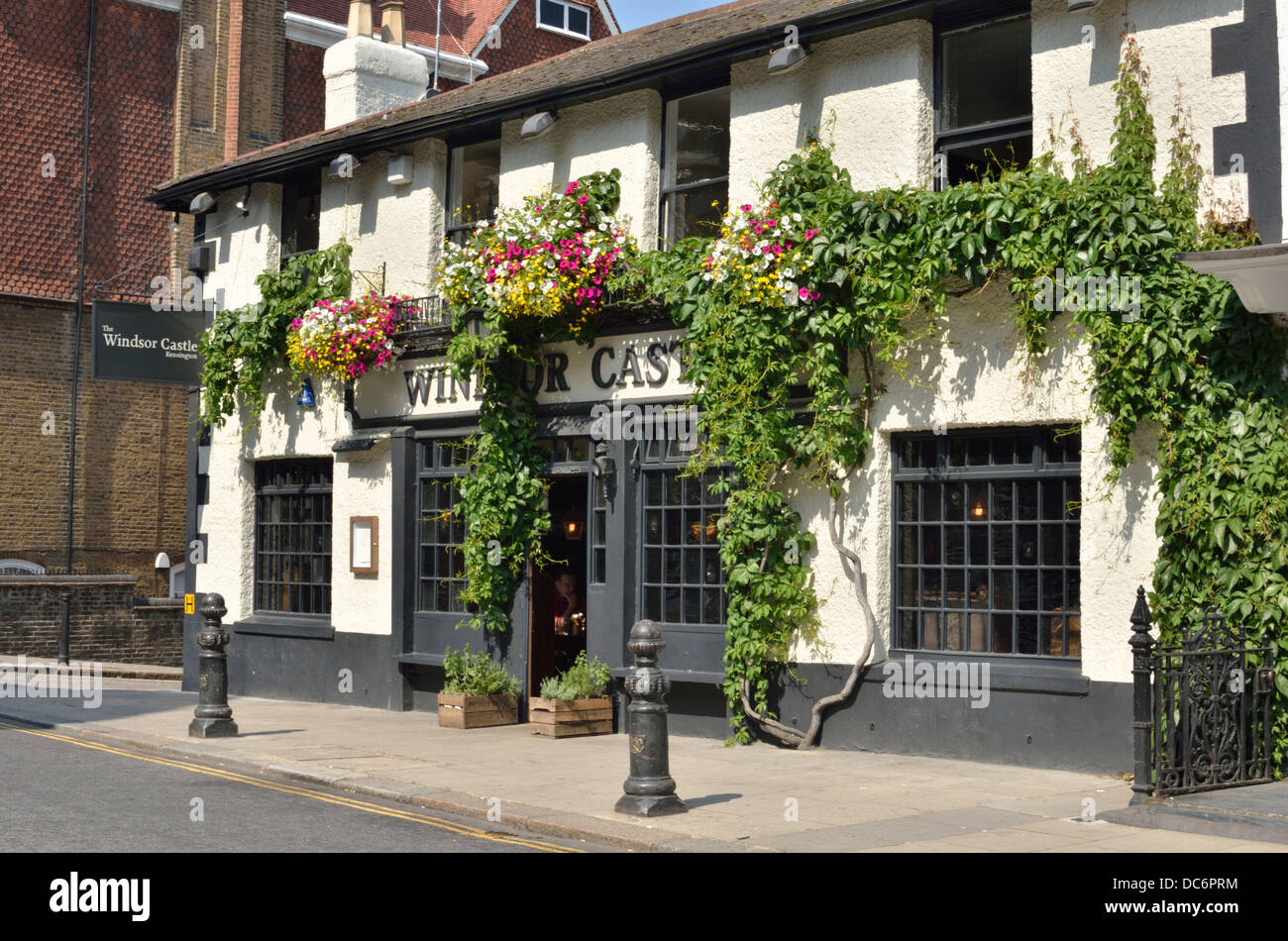 Il Castello di Windsor pub di Campden Hill Road, Notting Hill, Londra, Regno Unito. Foto Stock