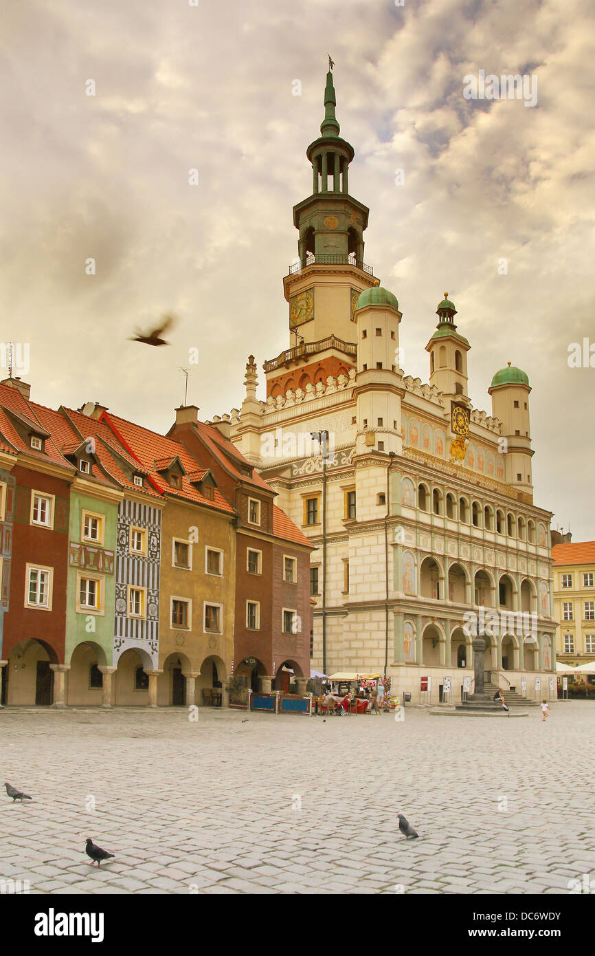 Municipio Piazza del Mercato Vecchio a Poznan Foto Stock