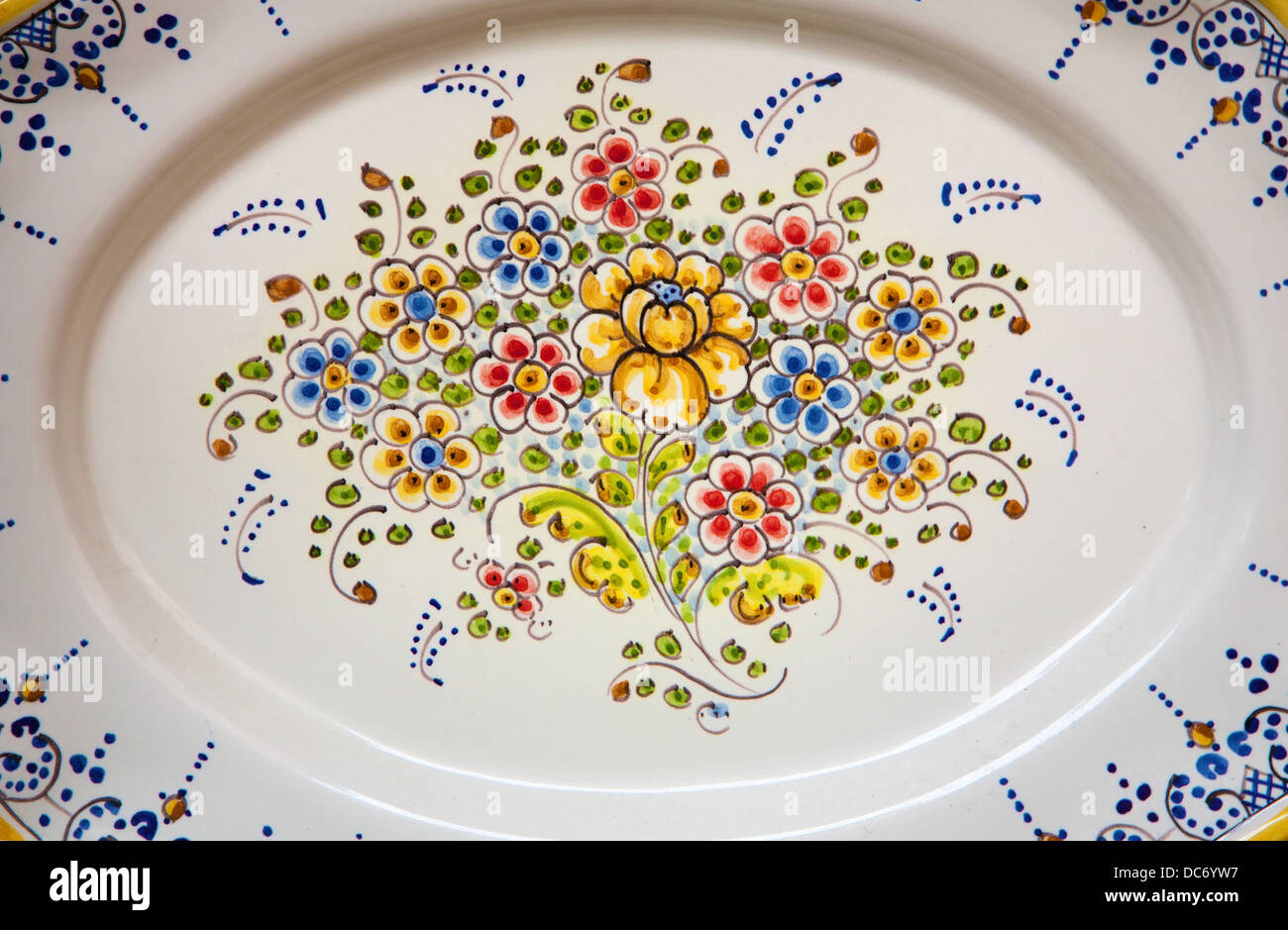 Toledo - Dettaglio della piastra in ceramica con motivo floreale dal mercato Foto Stock