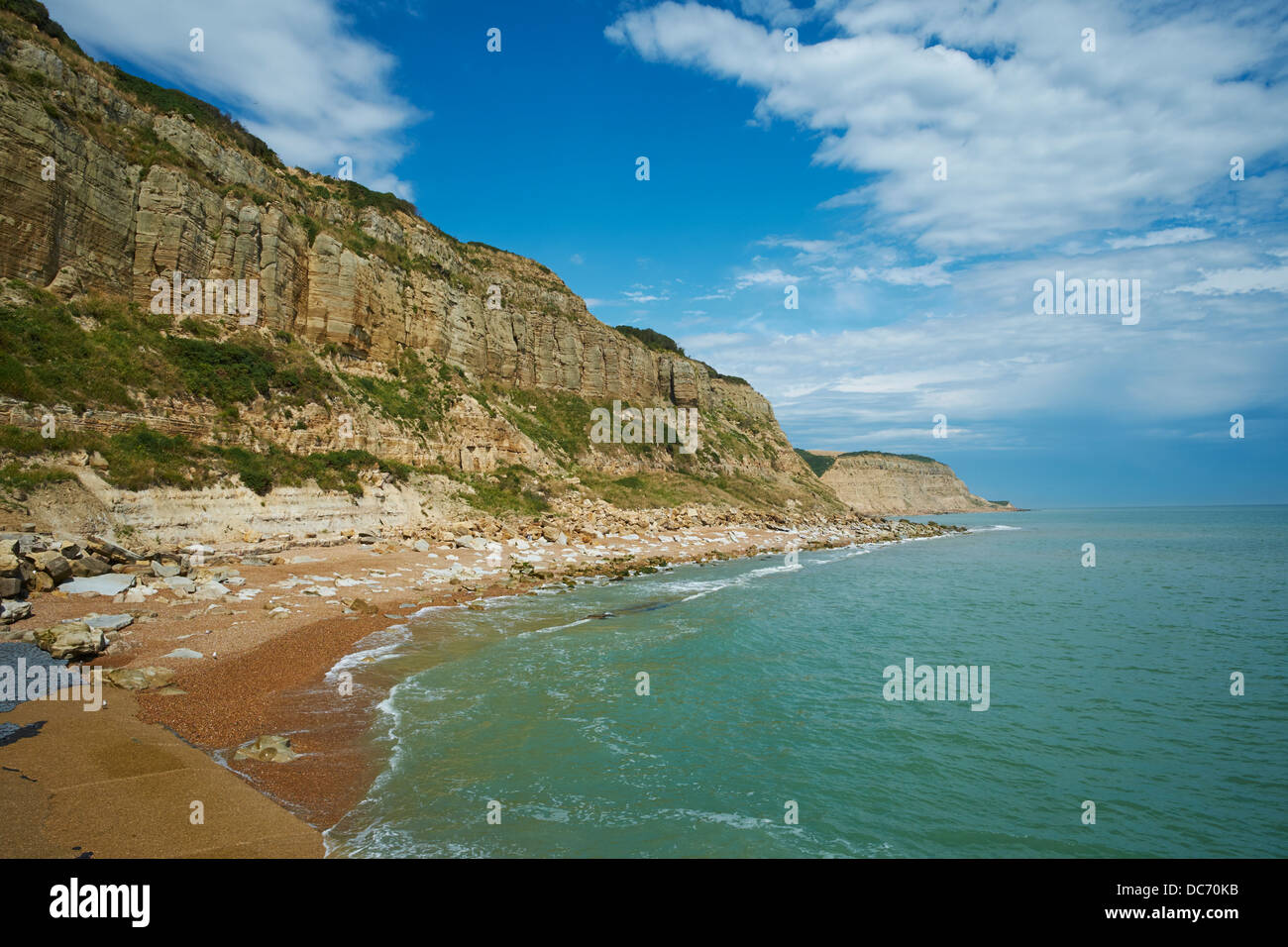 Hastings Coast Line & scogliere dal Rock-A-Nore Hastings Sussex Foto Stock