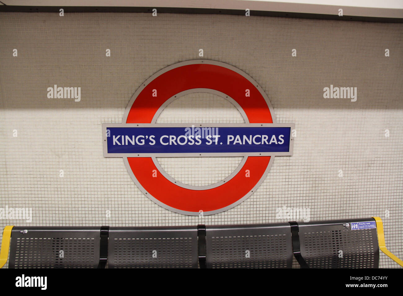 Kings Cross St Pancras stazione della metropolitana di Londra, Inghilterra. Foto Stock