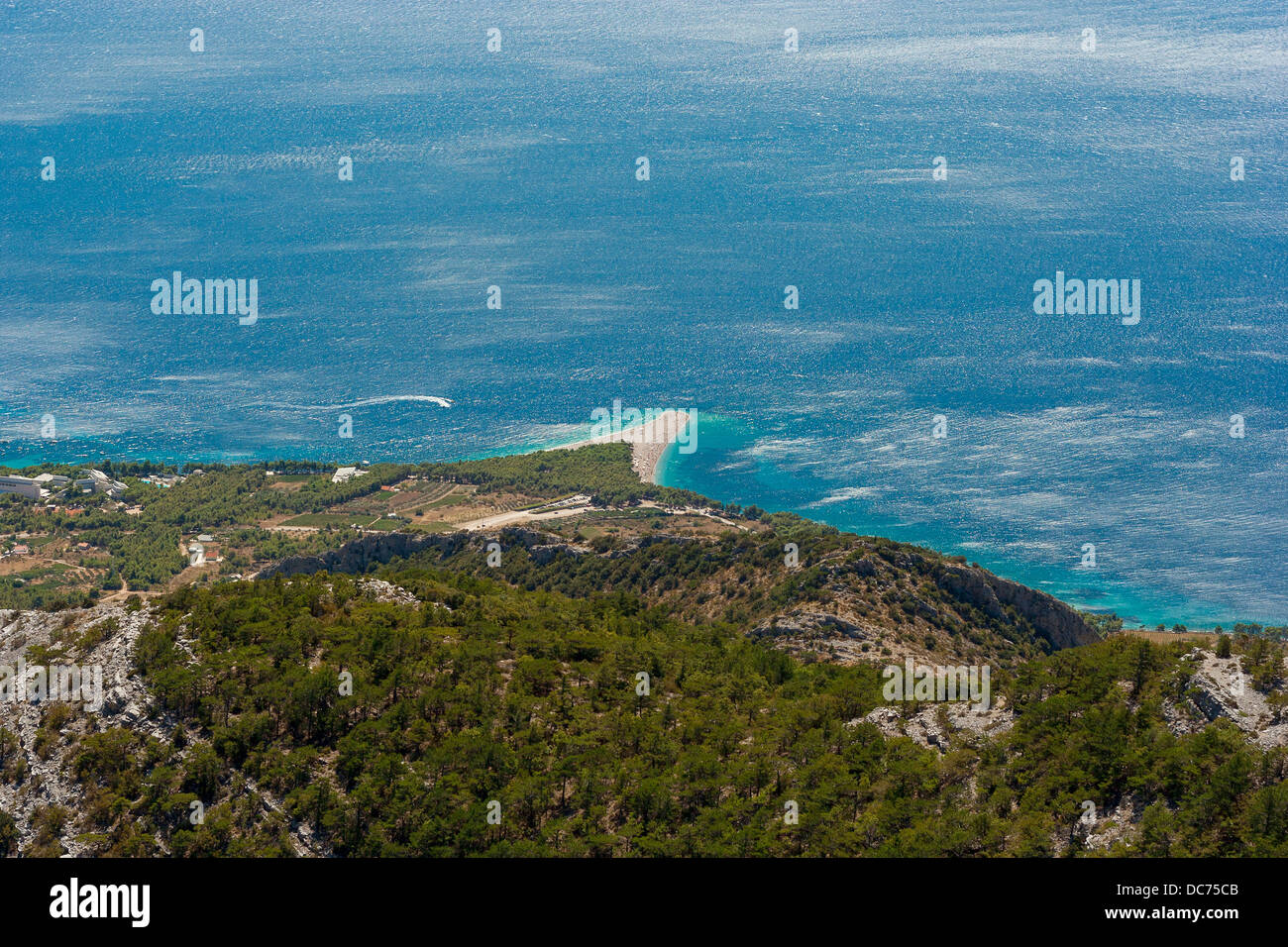 Vista da Vidova Gora alla spiaggia Zlatni Rat, Croazia Foto Stock