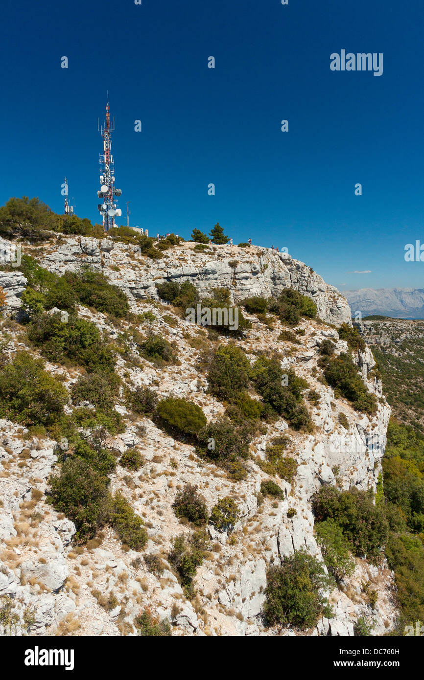 Televsion e Torre delle telecomunicazioni sulla cima di Vidova Gora su Brač islan, Croazia Foto Stock