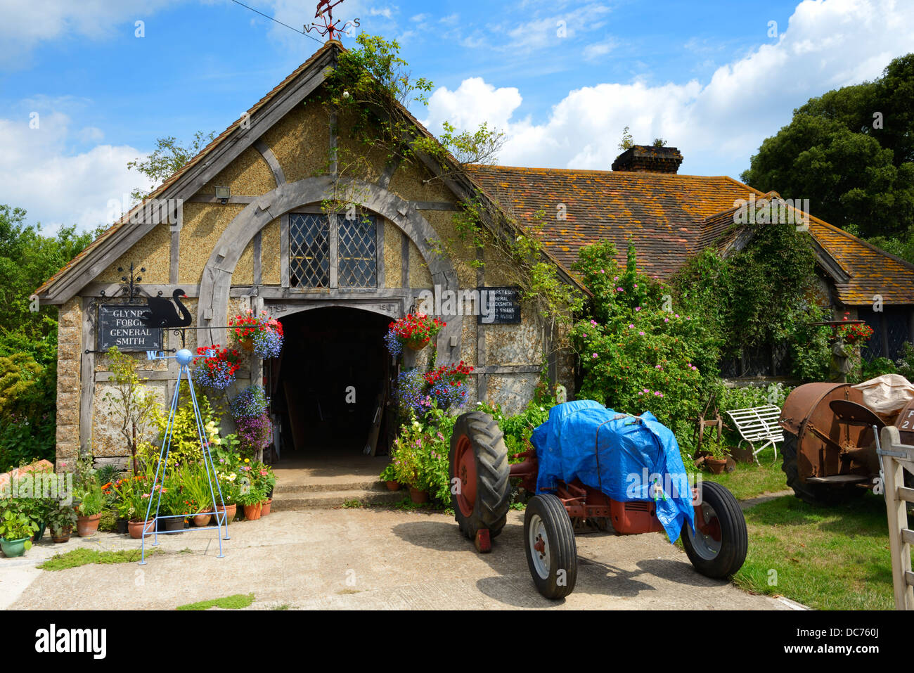 Il la fucina di fabbro ferraio di nel villaggio di Glynde, East Sussex, Regno Unito Foto Stock