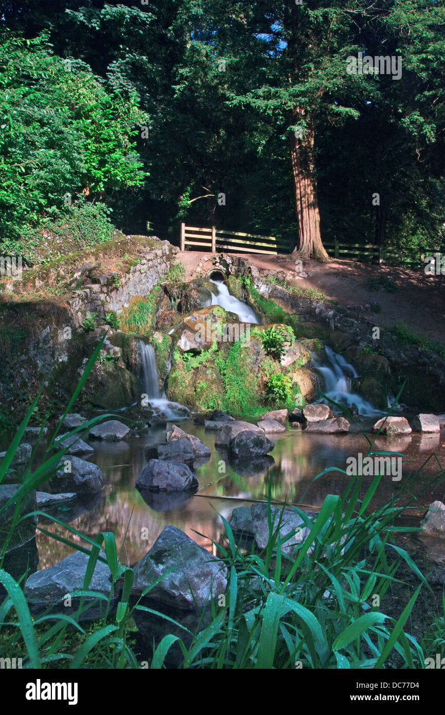Cascata in High Wycombe Segala Park Buckinghamshire Inghilterra Foto Stock