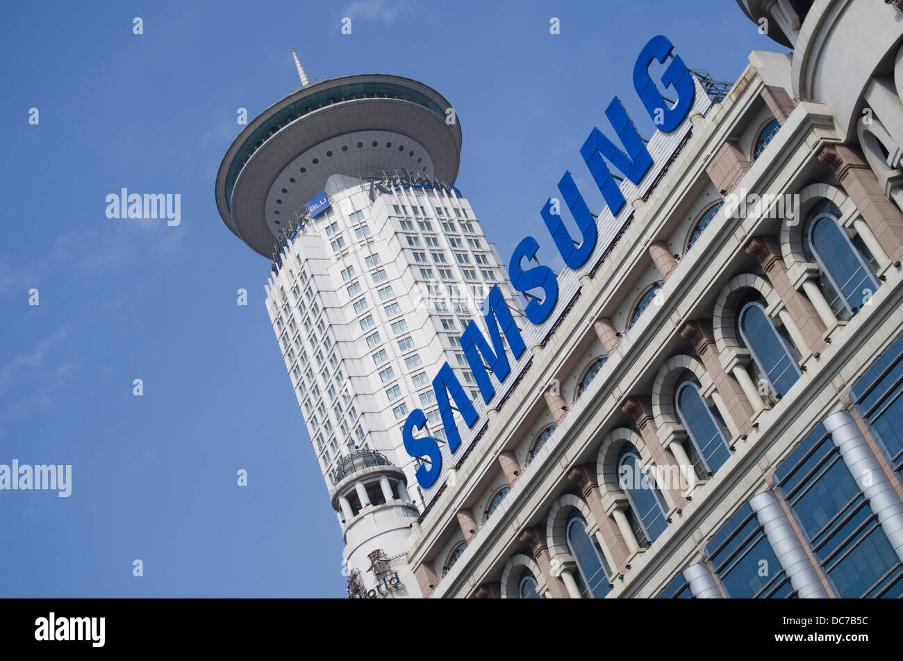 Logo Samsung sulla costruzione a Shanghai in Cina Foto Stock