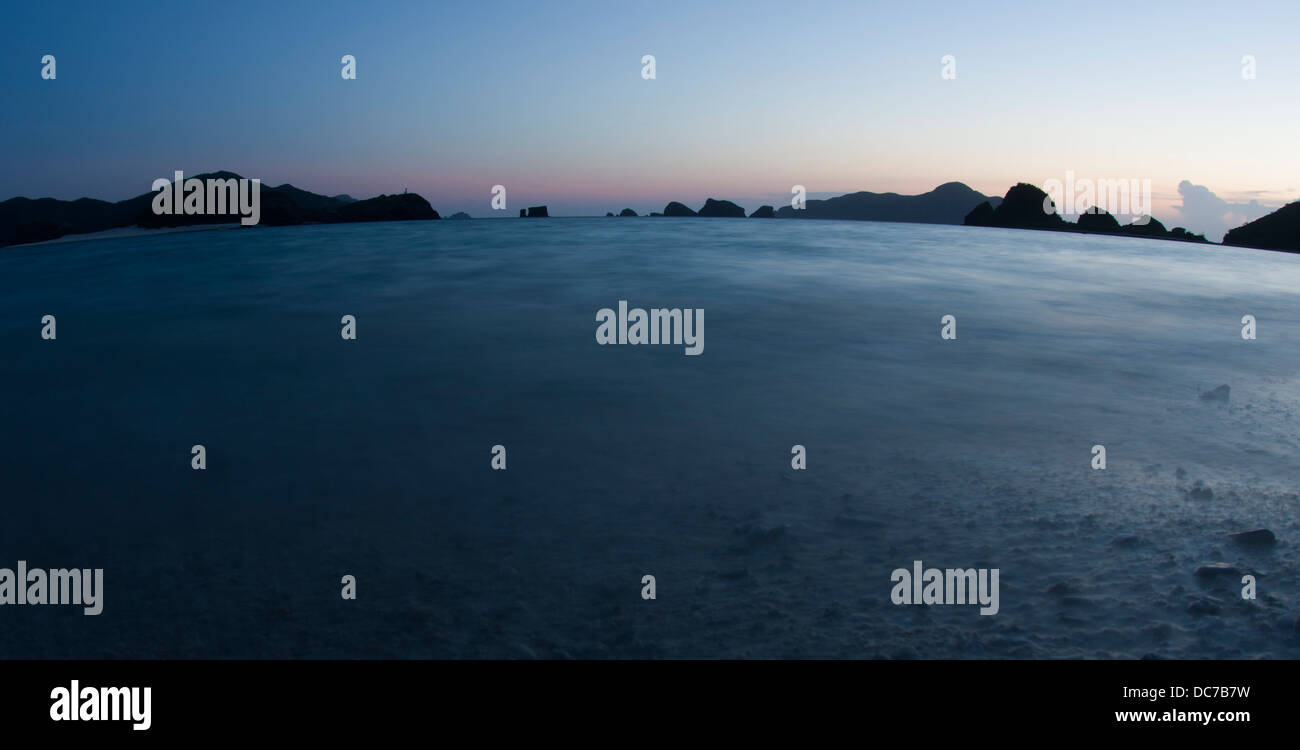 Crepuscolo Oceanscape, Zamami isola, a Okinawa, Giappone Foto Stock