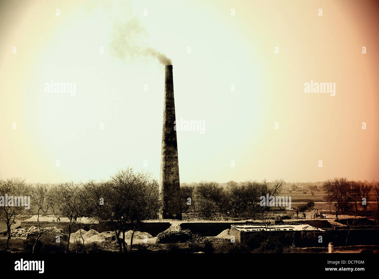 Eruttazioni camini luogo da forni in Uttar Pradesh, India Foto Stock