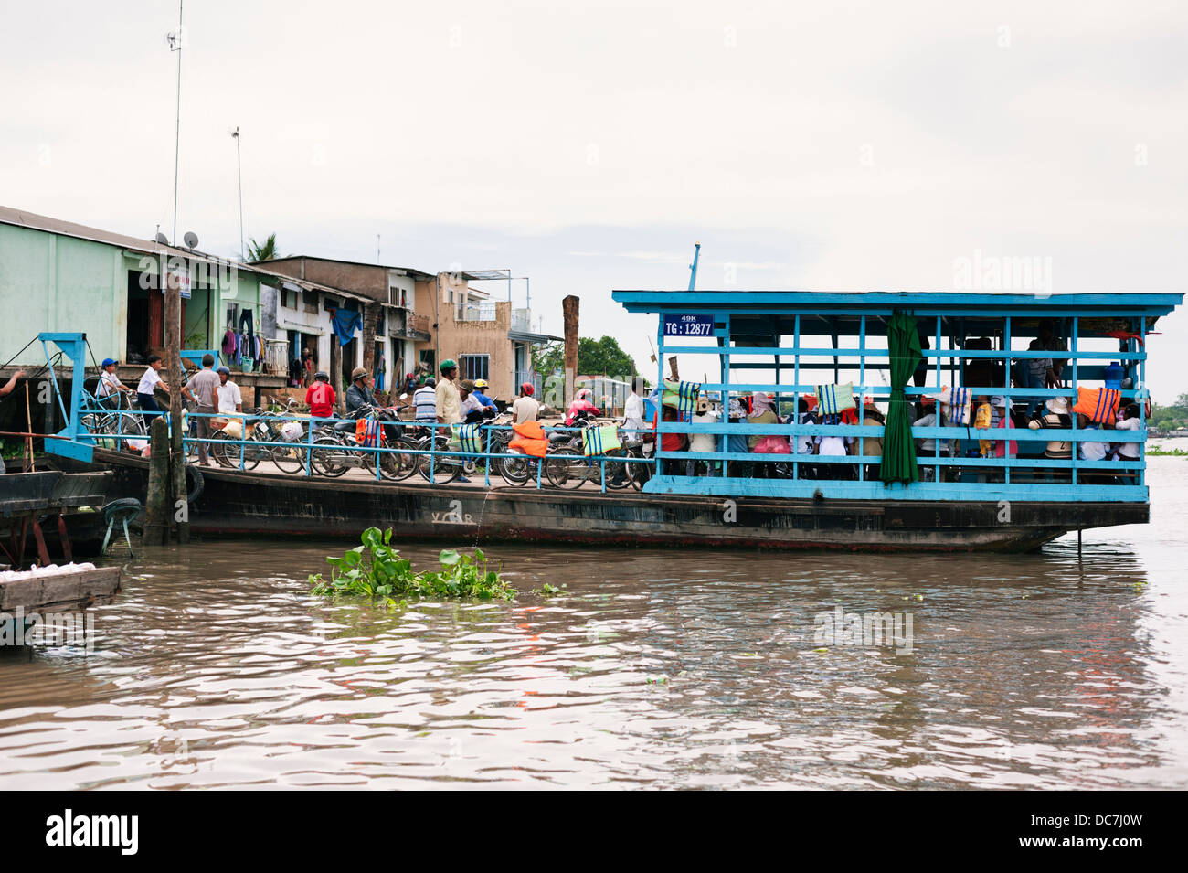 Delta del Mekong, Vietnam - traversata in traghetto Foto Stock