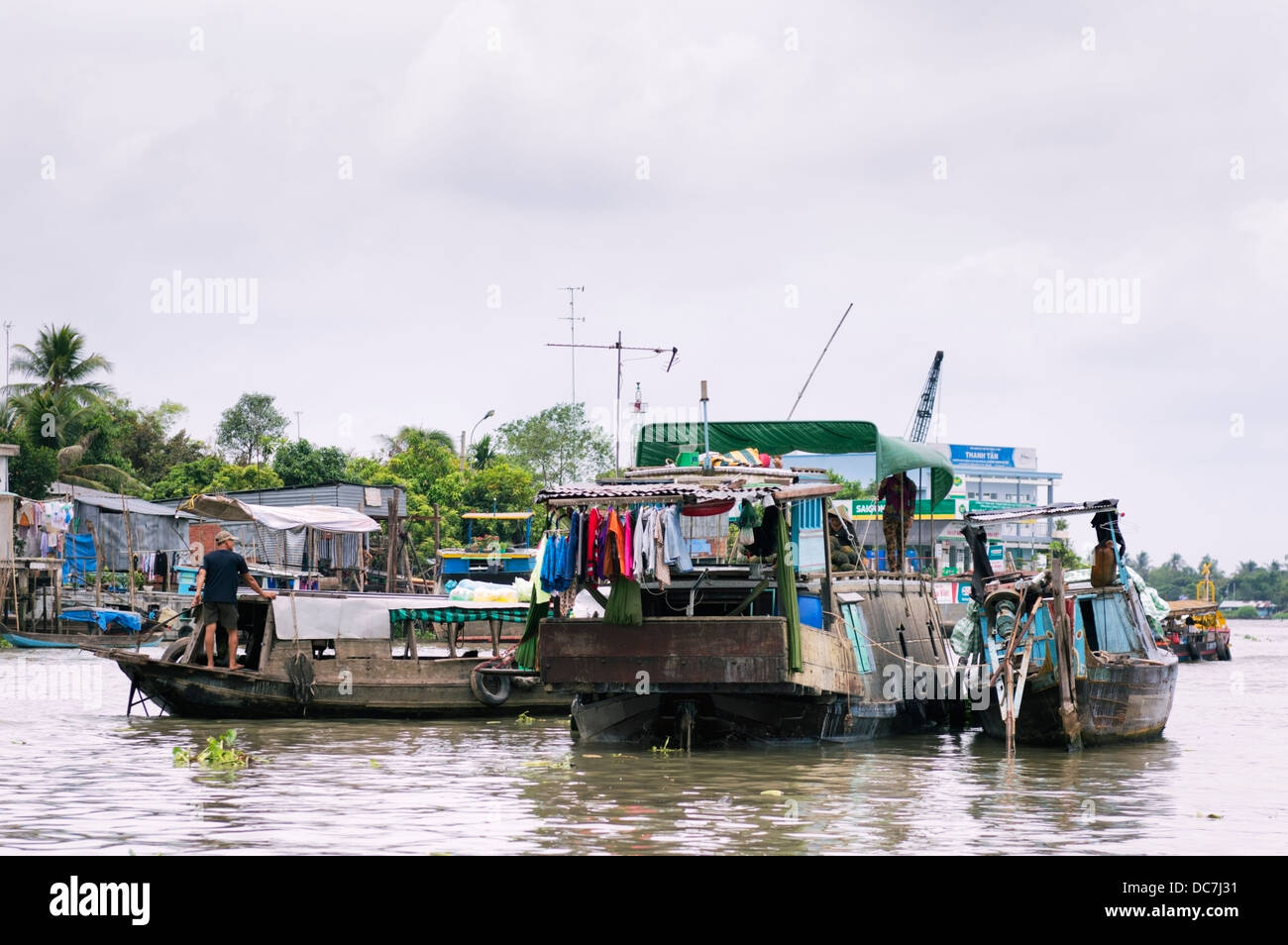 Delta del Mekong, Vietnam - mercato dei commercianti di barche in legno Foto Stock