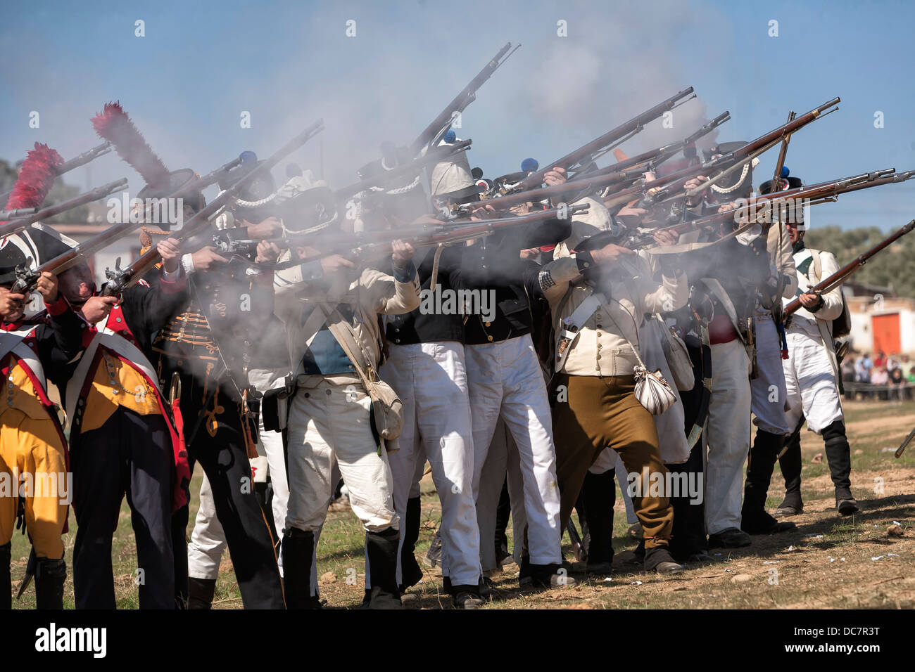 I soldati sparare sul nemico nella rappresentazione della battaglia di Bailen, Bailén provincia di Jaén, Andalusia, Spagna Foto Stock