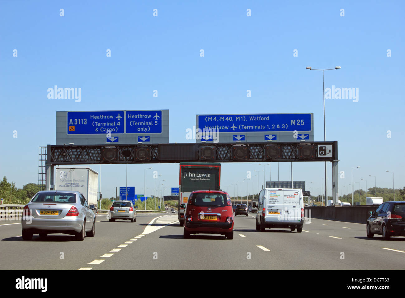 L'autostrada M25, strada orbitale intorno a Londra Foto Stock