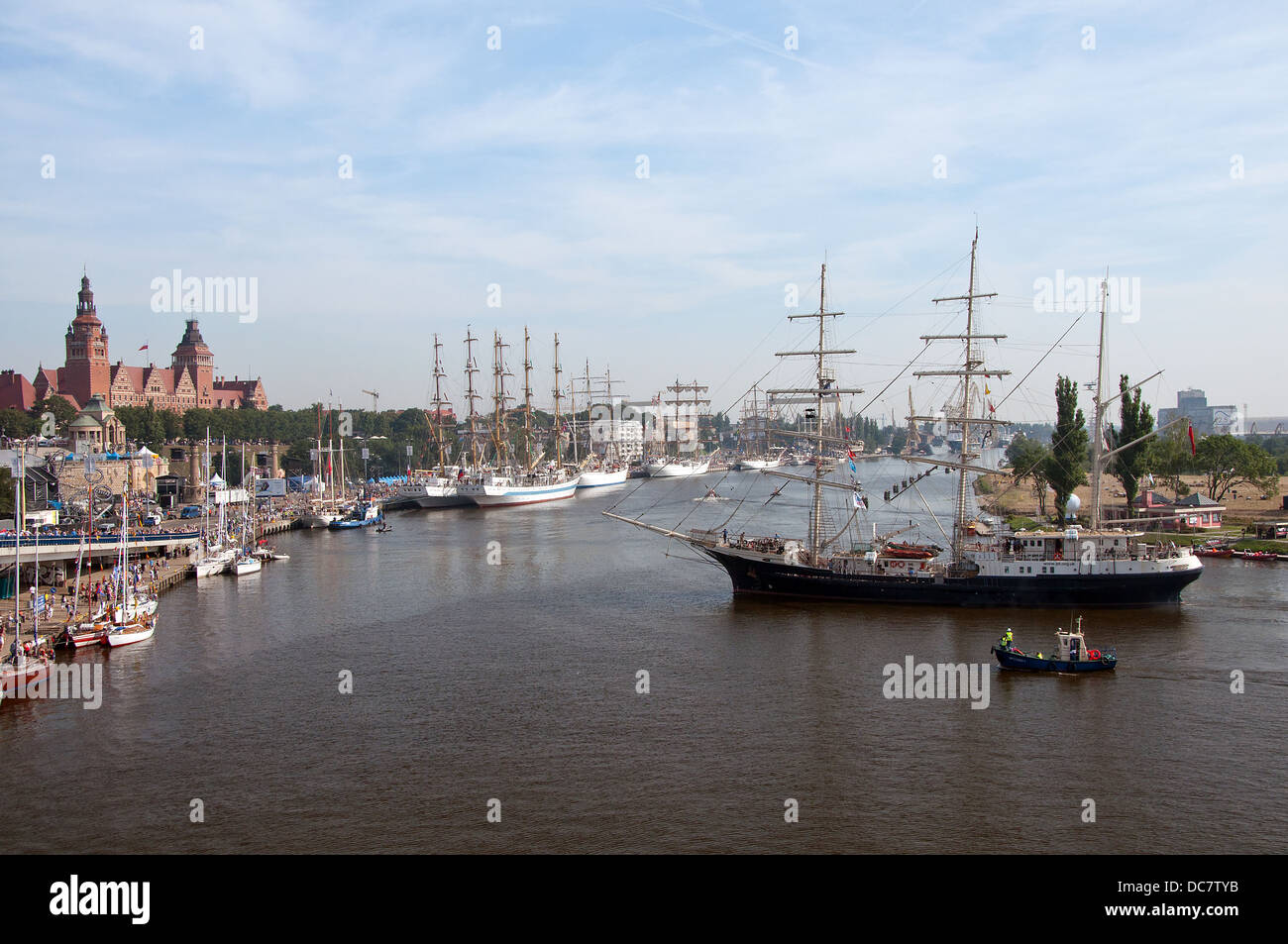 SZCZECIN, Polonia - 6 agosto: il britannico tall ship tenace sul Tall Ships gare 2013 finale. Agosto 6, 2013 in Szczecin, Polonia Foto Stock