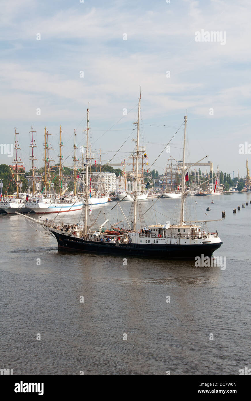 SZCZECIN, Polonia - 6 agosto: il britannico tall ship tenace sul Tall Ships gare 2013 finale. Agosto 6, 2013 in Szczecin, Polonia Foto Stock