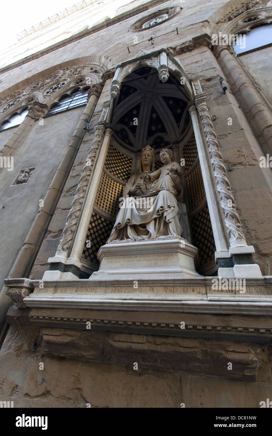 Statua che ornano la "Orsanmichele' edificio in Firenze, Toscana, Italia Foto Stock
