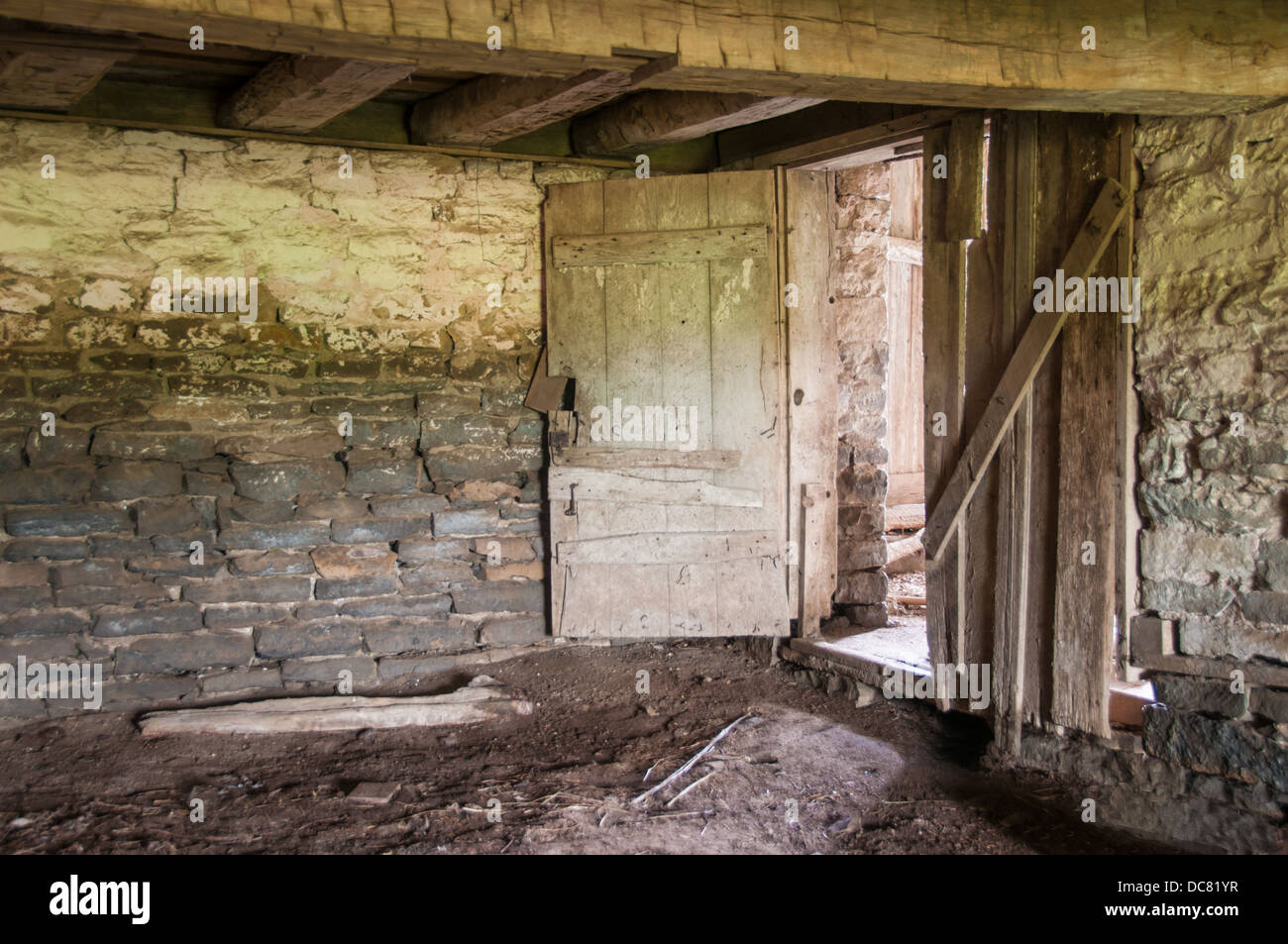 All'interno della vecchia stalla Foto Stock