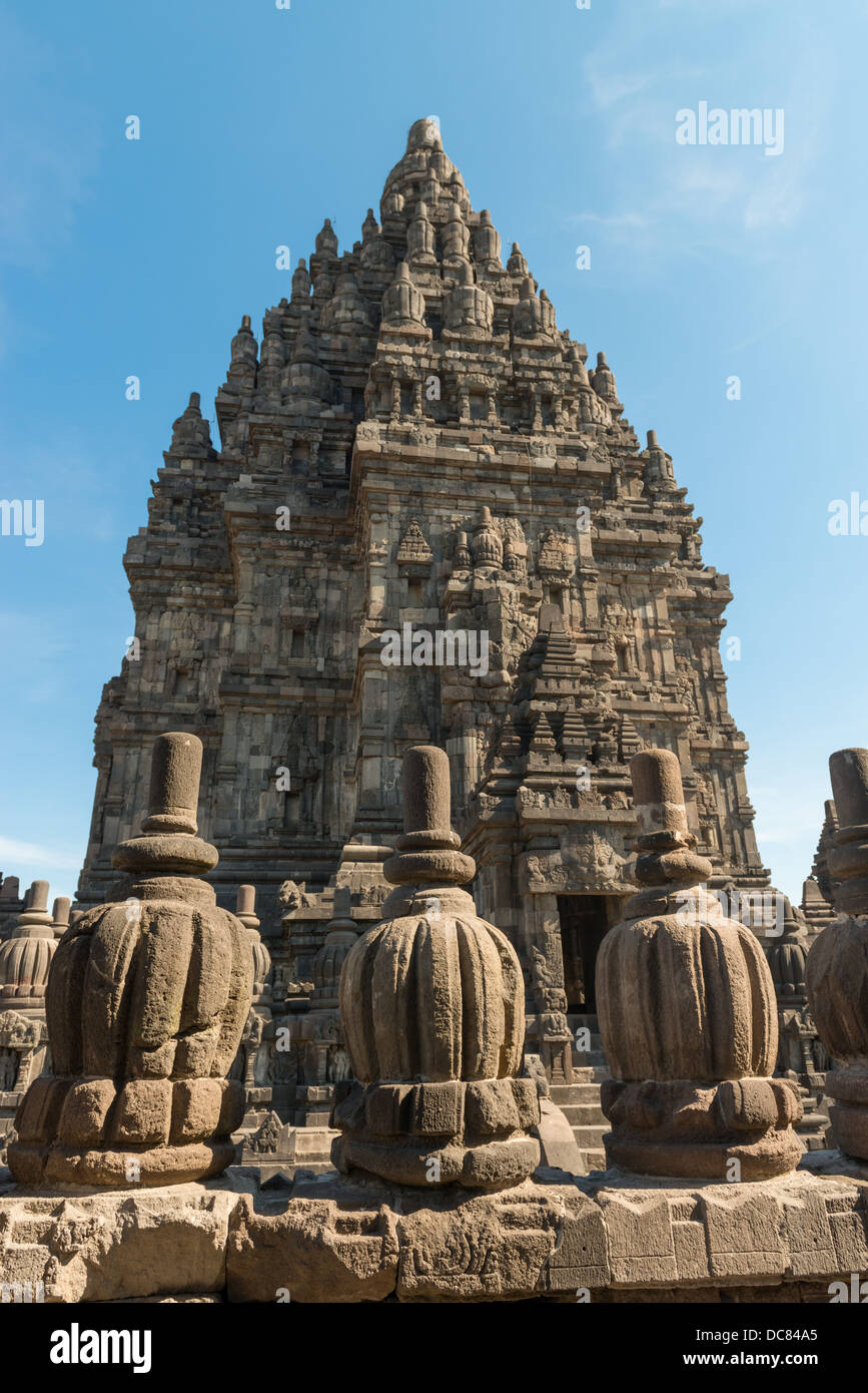 Ricco decorato le pareti e il tetto del tempio di Prambanan, Indonesia, Java, Yogyakarta Foto Stock