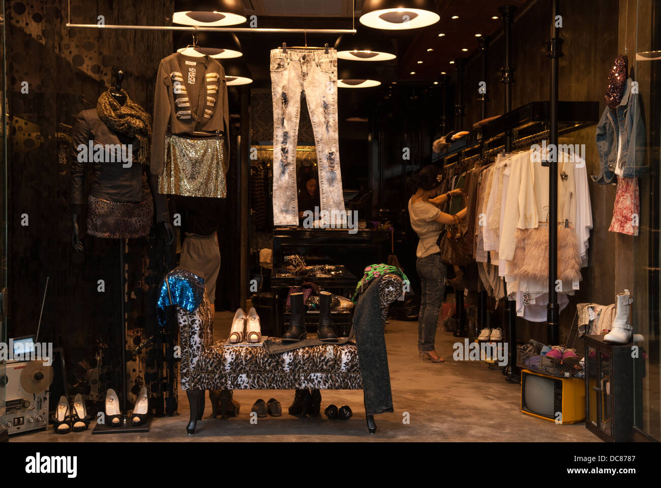 Strada alla moda in Sinsa-dong di Seoul, Corea. Foto Stock