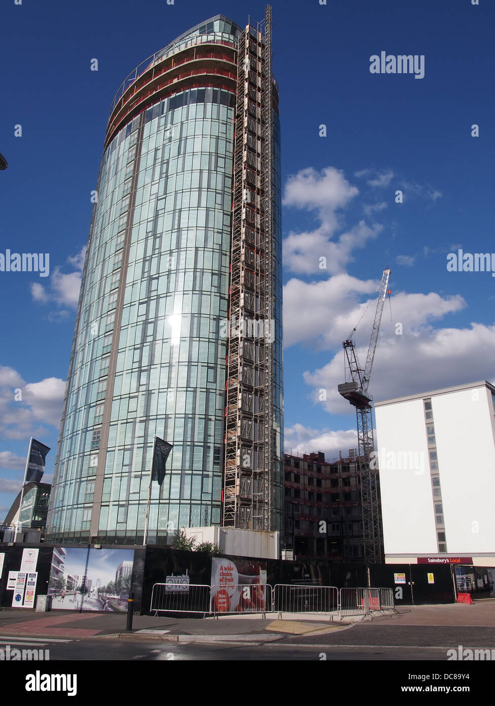 La torre in costruzione in Brentfords Great West trimestre Foto Stock
