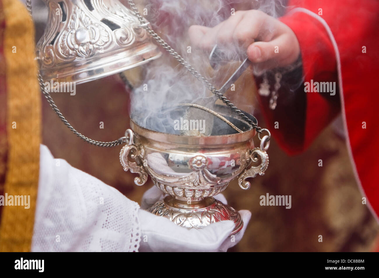 Incensiere di argento o alpaca per bruciare incenso nella settimana santa, Spagna Foto Stock