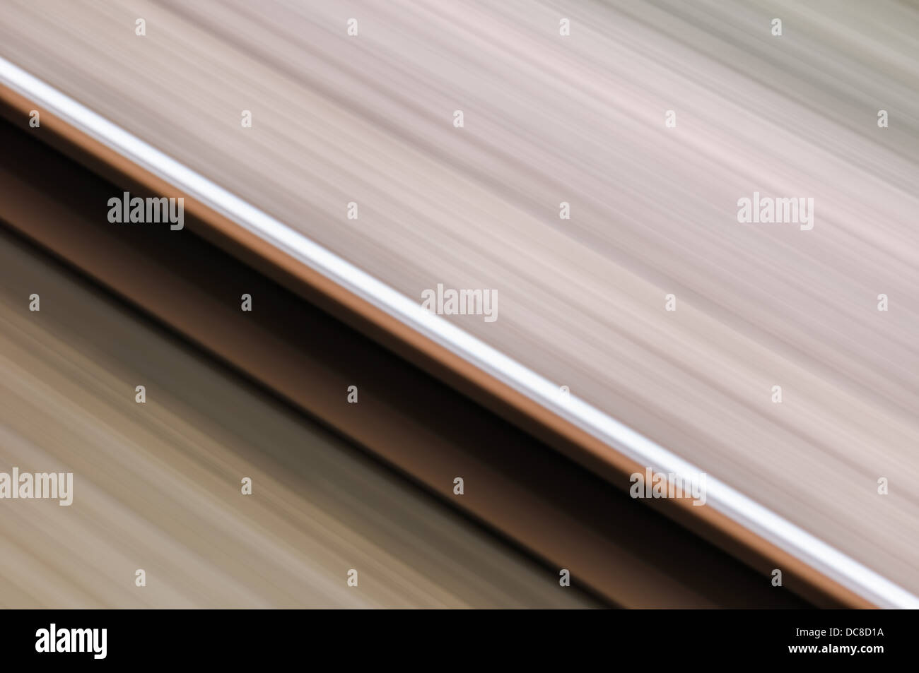 Abstract rotaia singola in motion blur ferroviari veloci Foto Stock