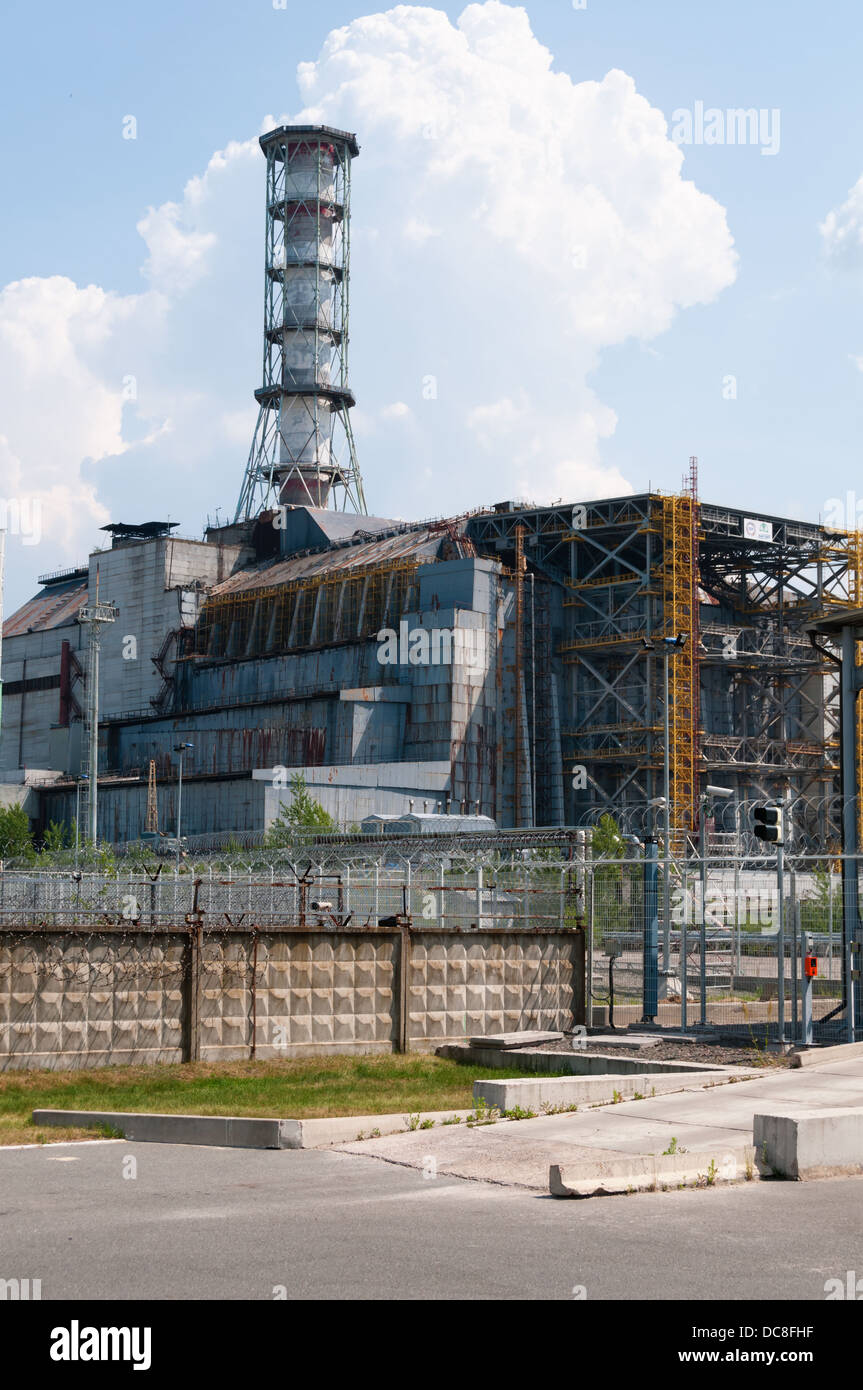 Reattore nucleare di Chernobyl power station sotto il sarcofago Foto Stock