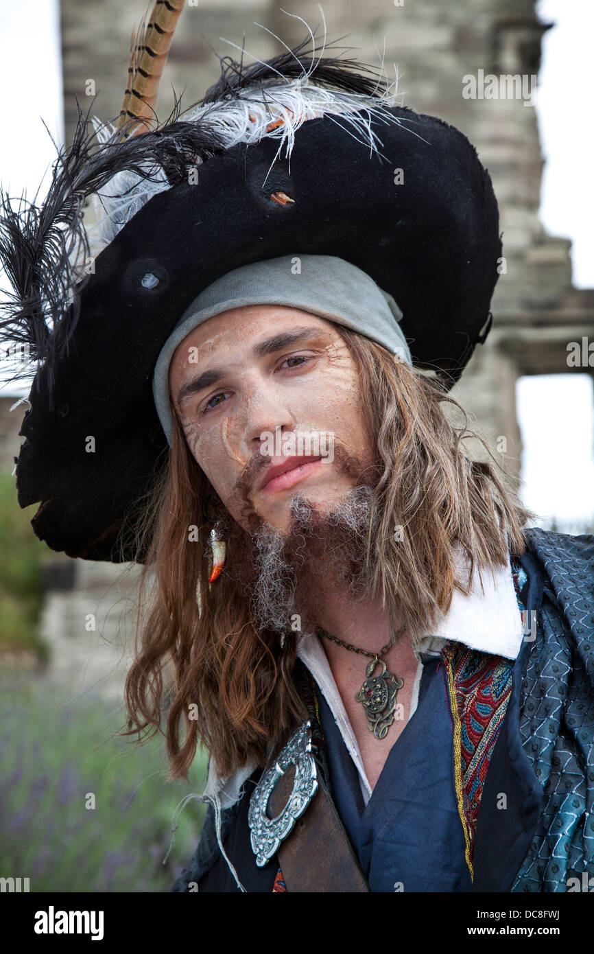 "Look-A-piace' Jason Coster, 23 come Capitan Barbossa presso il castello di Tutbury, evento nel Derbyshire, Regno Unito Foto Stock