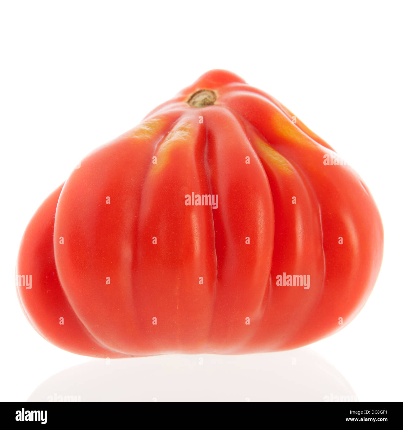 Coeur de boeuf pomodoro isolate su sfondo bianco Foto Stock