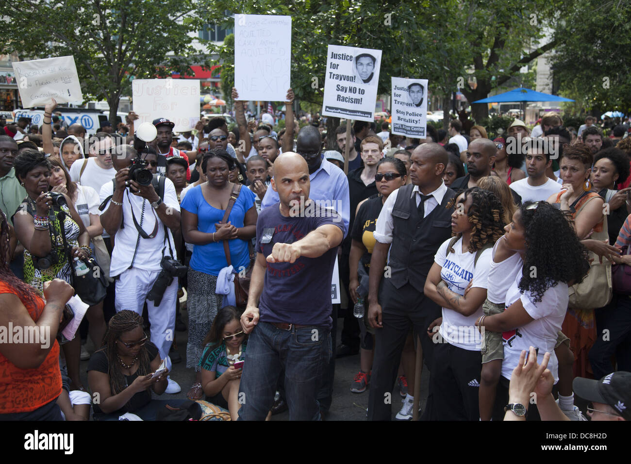 Dimostrazione e marzo contro il razzismo istituzionale in America dopo il verdetto è venuto giù a Trayvon Martin omicidio trial Foto Stock
