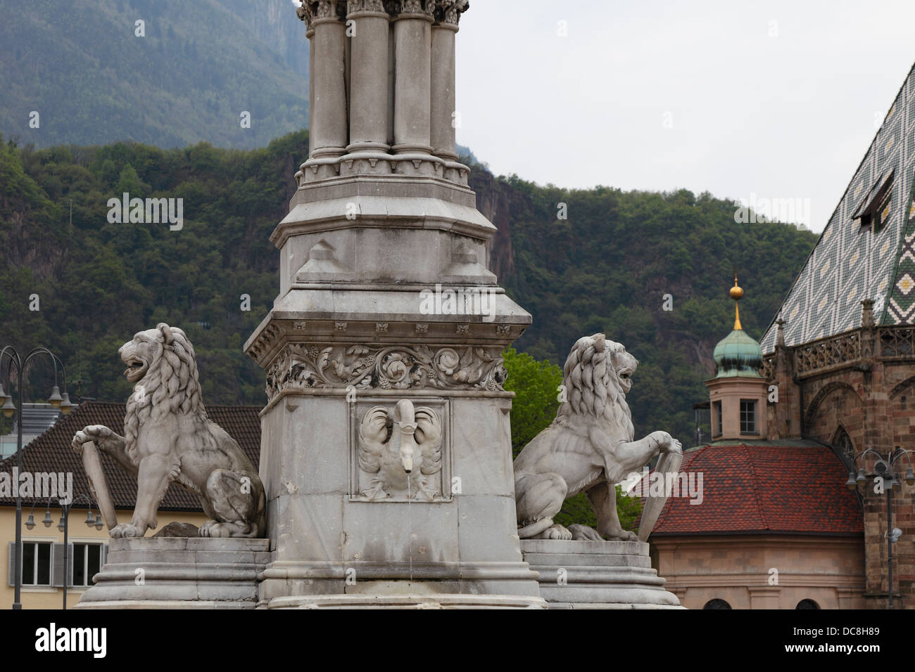 Fontana con i lions a piazza Walther,Bolzano Foto Stock