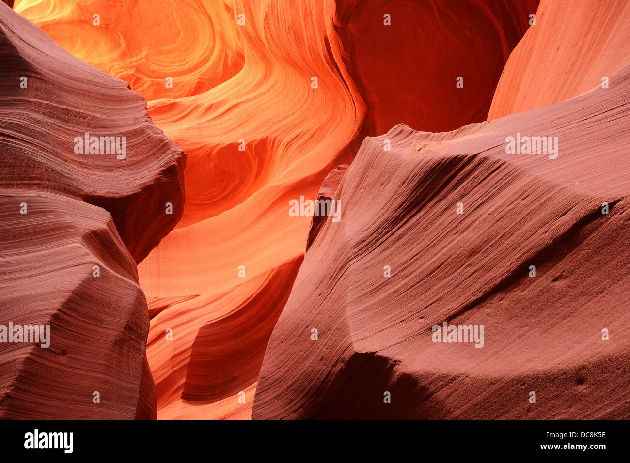 Bella astratti modelli naturali di abbassare Antelope Canyon, un famoso Canyon Slot vicino a pagina, Arizona, Stati Uniti d'America Foto Stock