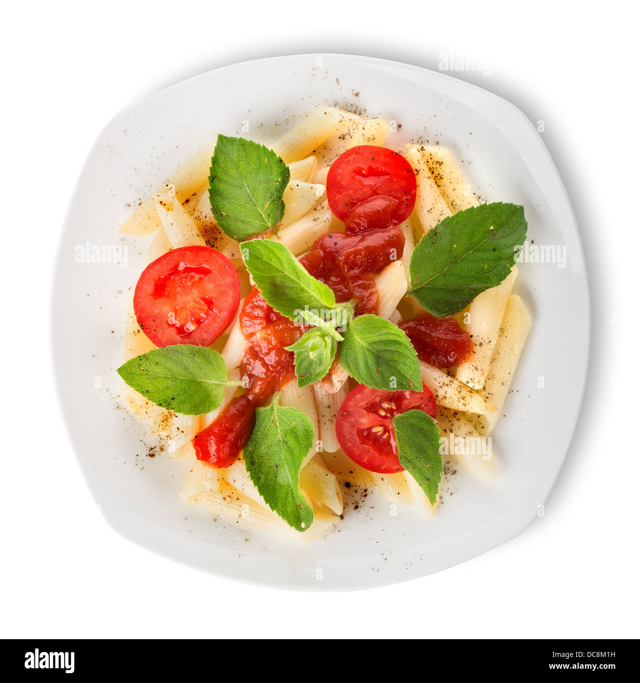 Pasta con ketchup e pomodori isolato su uno sfondo bianco Foto Stock
