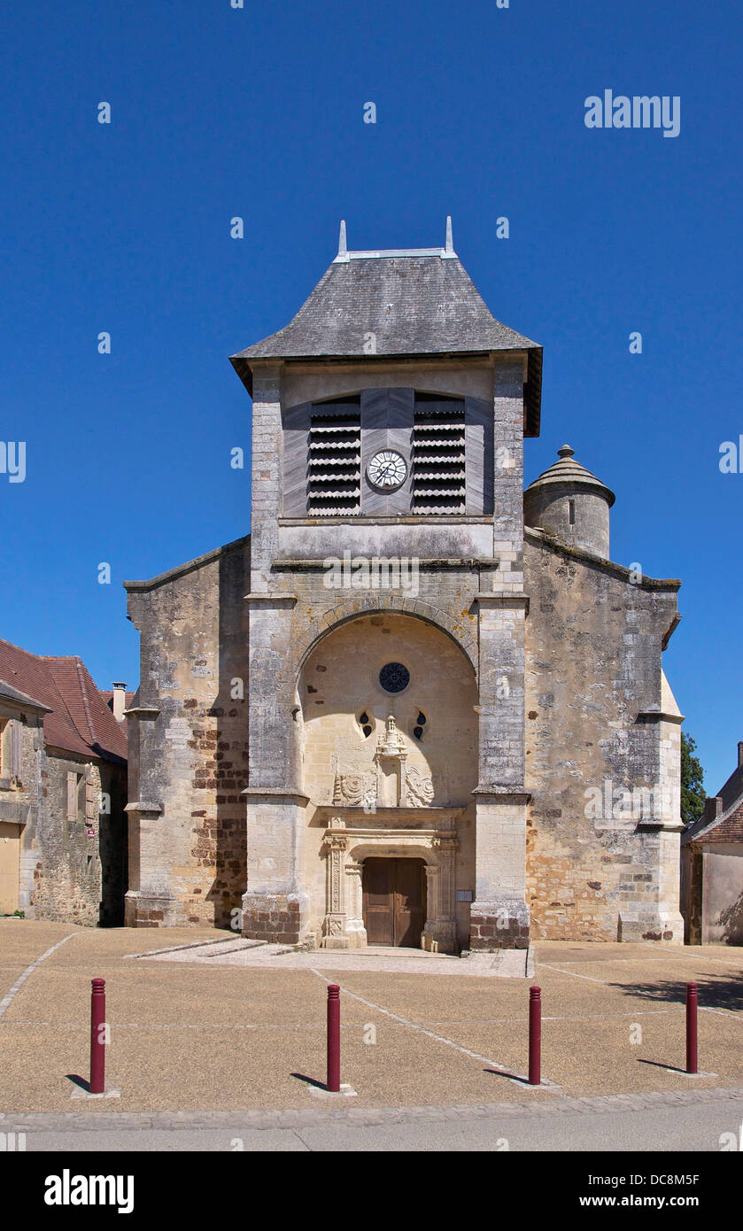 La facciata della chiesa Saint-Germain-di-Parigi in Rouffignac-Saint-Cernin de Reilhac, Dordogne, Francia. Nel 1944, marzo 31st, t Foto Stock