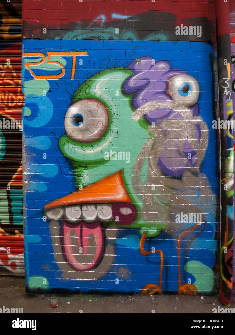 Dipinto sul muro in Leake Street Grafitti Tunnel, Lambeth Londra Inghilterra KATHY DEWITT Foto Stock