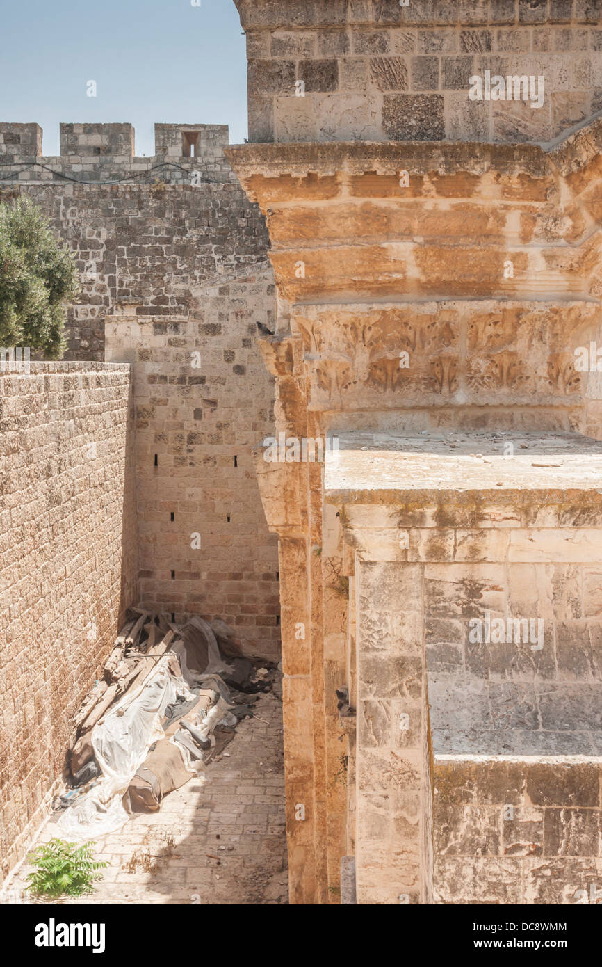 Gerusalemme.parte della misericordia gate, visto dal Monte del Tempio. Sulla sinistra antiche travi di legno, detto da più di duemila anni. Foto Stock