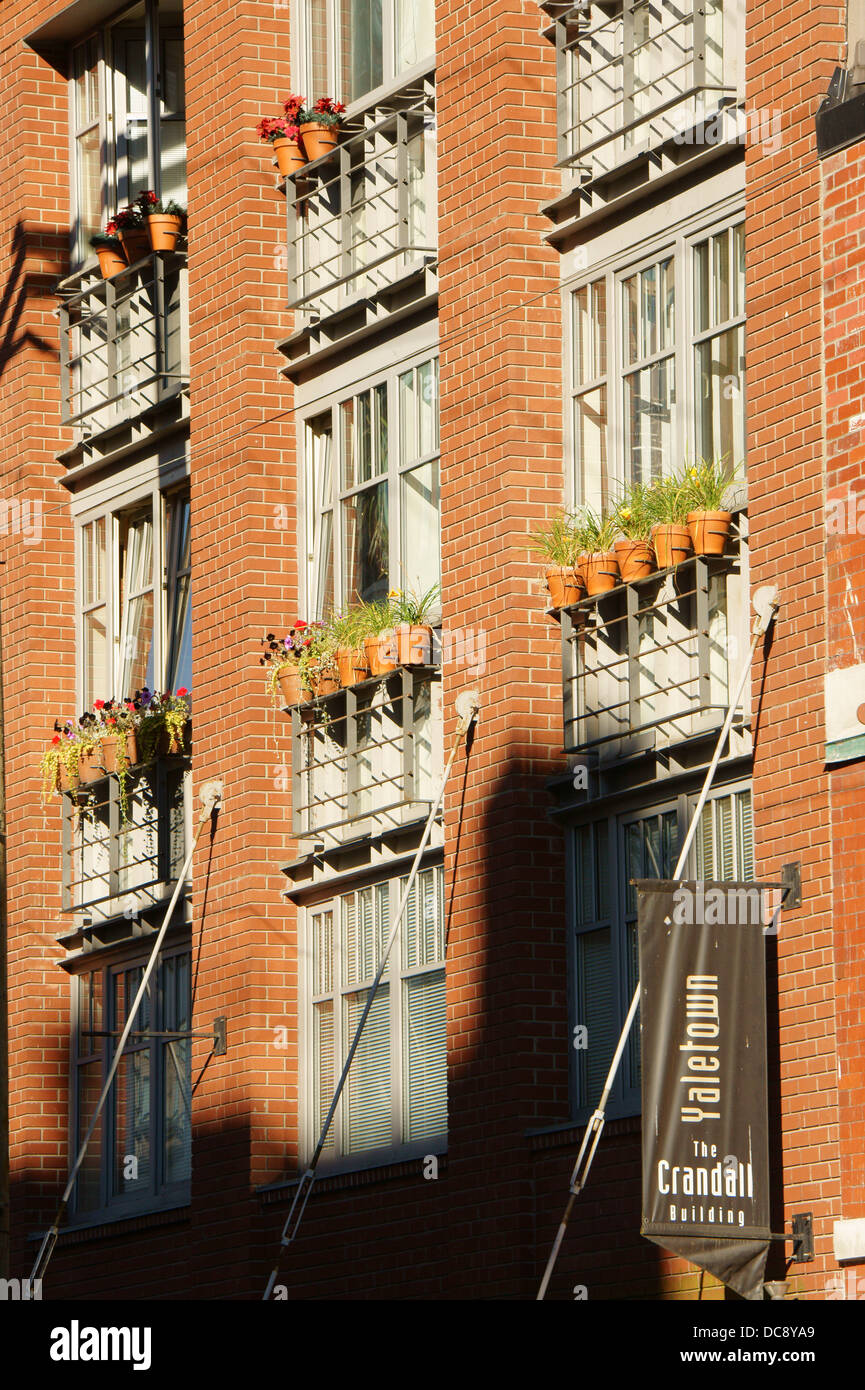 Facciata in mattone condominiums in Yaletown, Vancouver, British Columbia, Canada Foto Stock