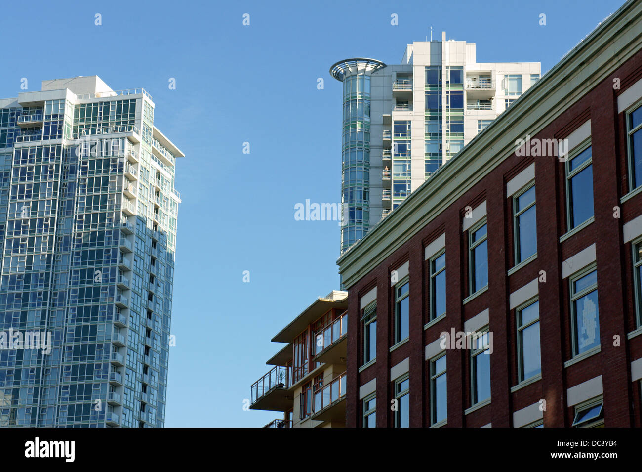 La vecchia e la nuova architettura in Yaletown, Vancouver, British Columbia, Canada Foto Stock