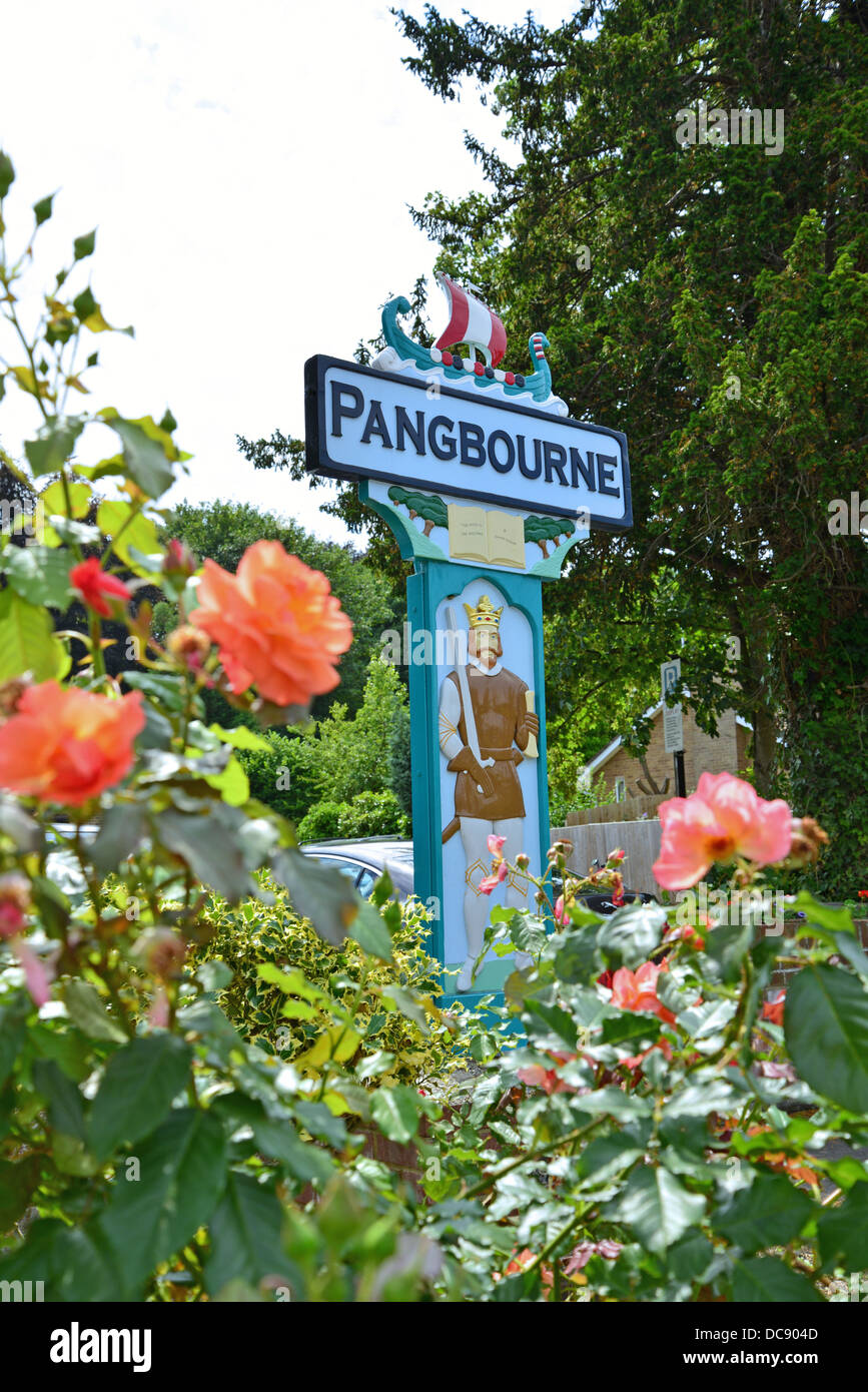 Pangbourne village segno, Pangbourne, Berkshire, Inghilterra. Regno Unito Foto Stock