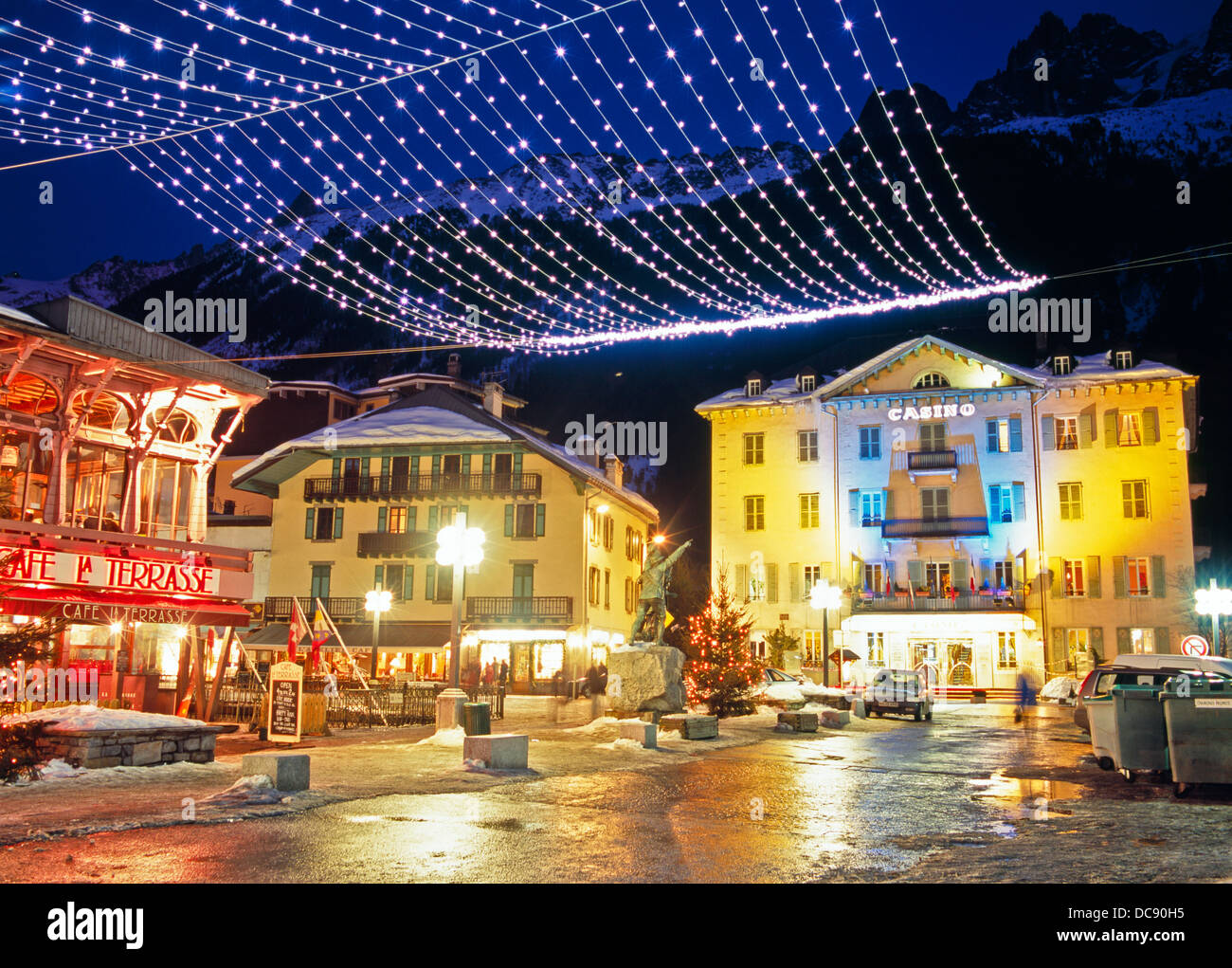 Il casinò di Chamonix città sulle Alpi francesi Foto Stock