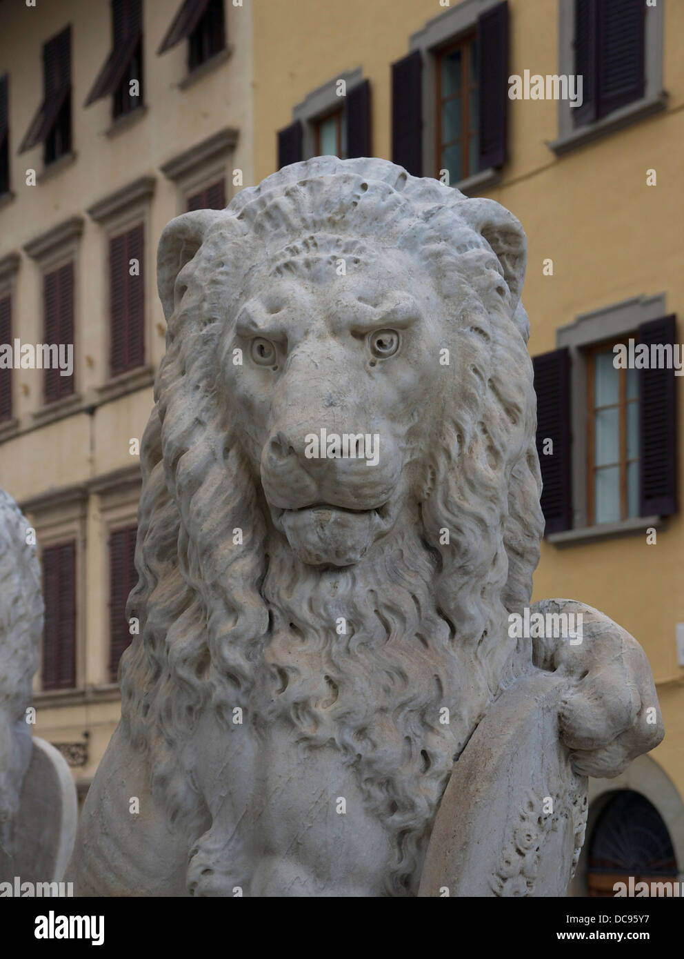 Dettaglio di un leone, monumento a Dante Alighieri, Piazza Santa Croce, Firenze, Italia. Foto Stock