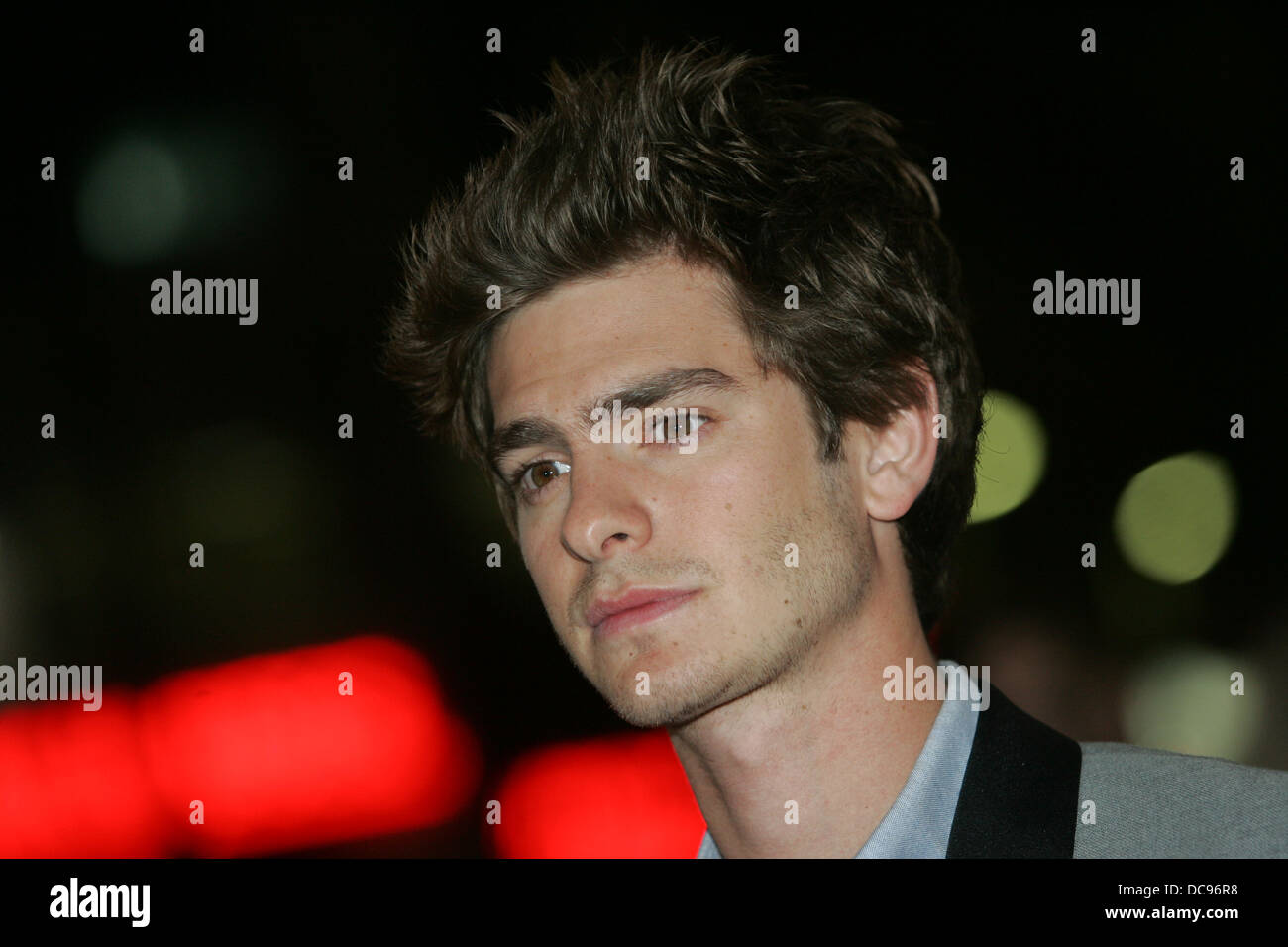 Attore Andrew Garfield pone per fotografi come egli arriva per il British premiere di 'L'Imaginarium del dottore Parnassus' a Foto Stock