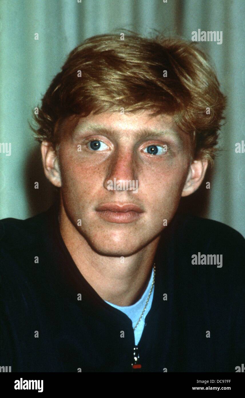 Tripla vincitore di Wimbledon Boris Becker nel luglio 1985. Foto Stock