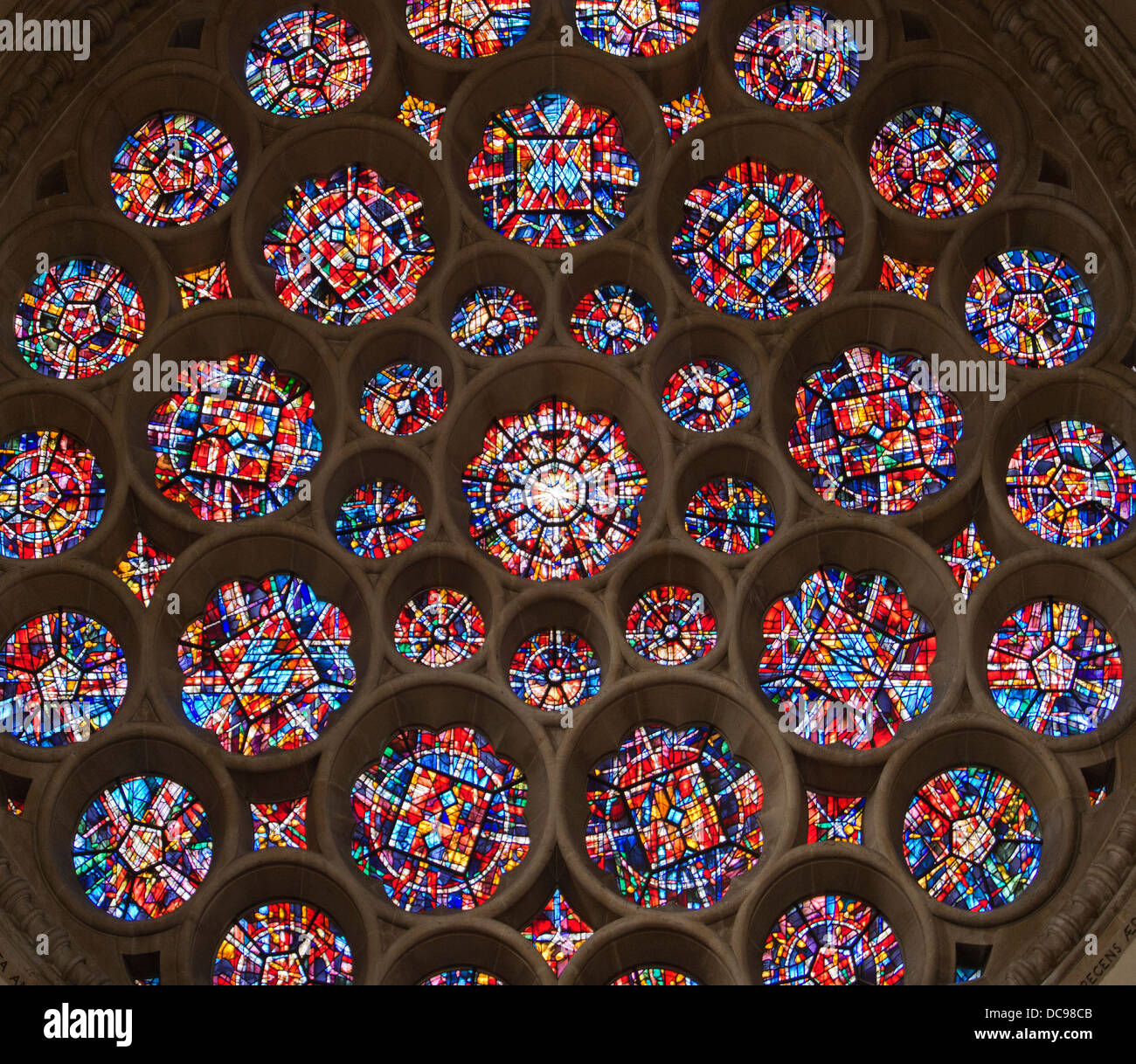 St Albans Cathedral in Hertfordshire, Inghilterra - rosone nel transetto nord 1 Foto Stock