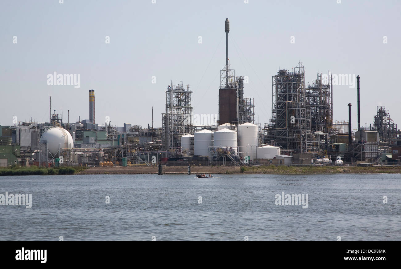 DuPont impianto di produzione industria pesante opere chimiche Merwedehaven Dordrecht Paesi Bassi Foto Stock