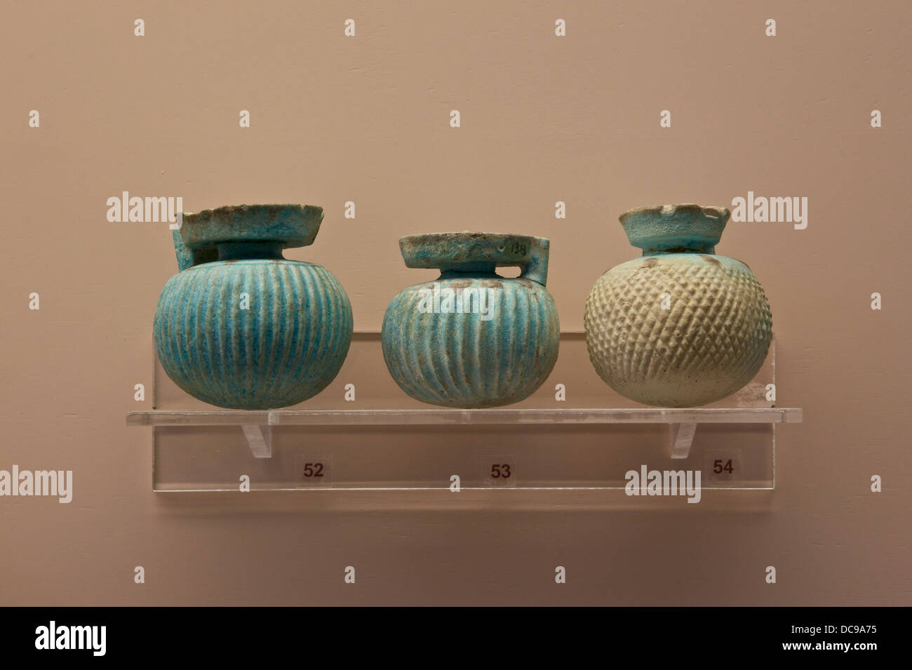La Faïence aryballoi sferica, 6c. BCE. Foto Stock
