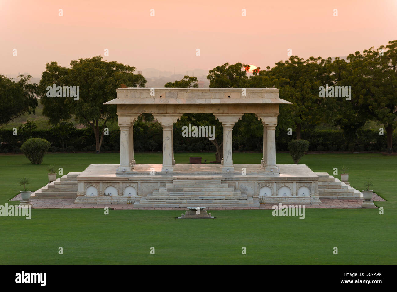 Gazebo in marmo, giardino, Palace Hotel Umaid Bhawan Palace Foto Stock