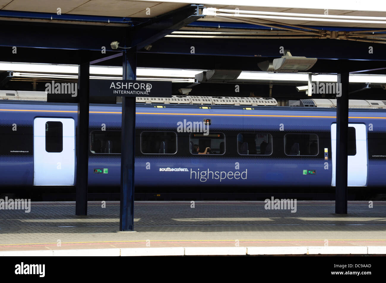 South Eastern Trains giavellotto treno ad alta velocità a Ashford International stazione ferroviaria, Kent, England, Regno Unito Foto Stock