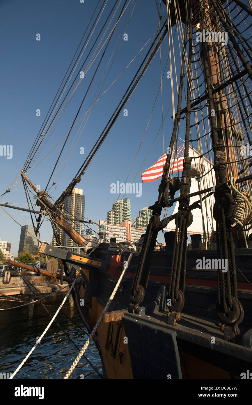 HMS REPLICA SORPRESA ROYAL NAVY FRIGATE Maritime Museum skyline del centro di San Diego California USA Foto Stock