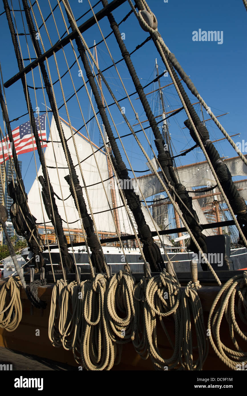 HMS REPLICA SORPRESA ROYAL NAVY FRIGATE Maritime Museum skyline del centro di San Diego California USA Foto Stock