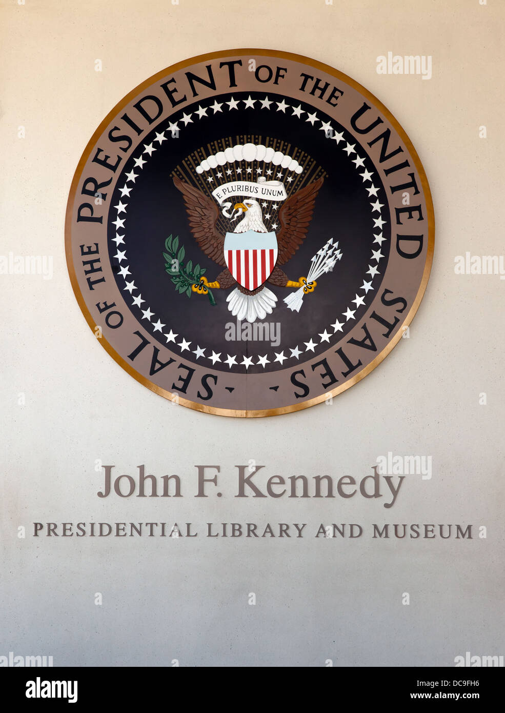 Immagine del sigillo del Presidente degli Stati Uniti, all'interno di John F. Kennedy Presidential Library and Museum. Foto Stock
